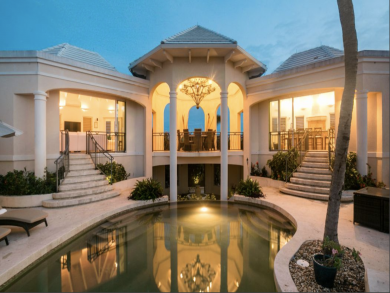 Contemporary Four Bedroom on Grace Bay